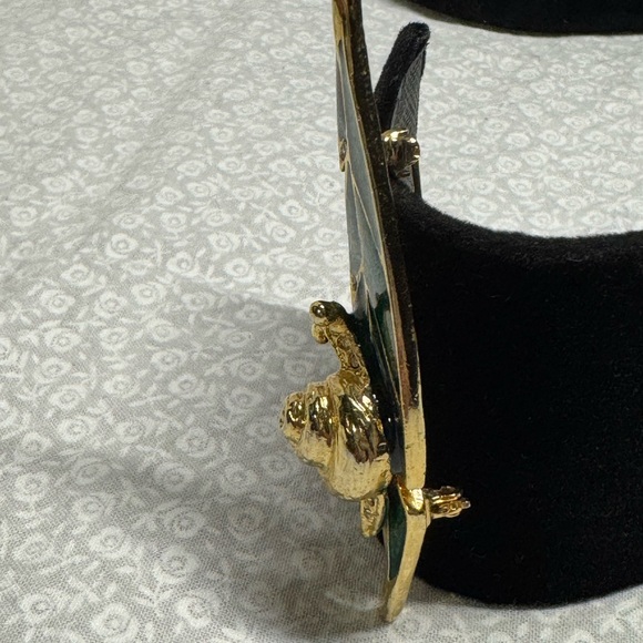 Brooch Leaf with snail gold tone and green 3” vintage - Picture 3 of 7